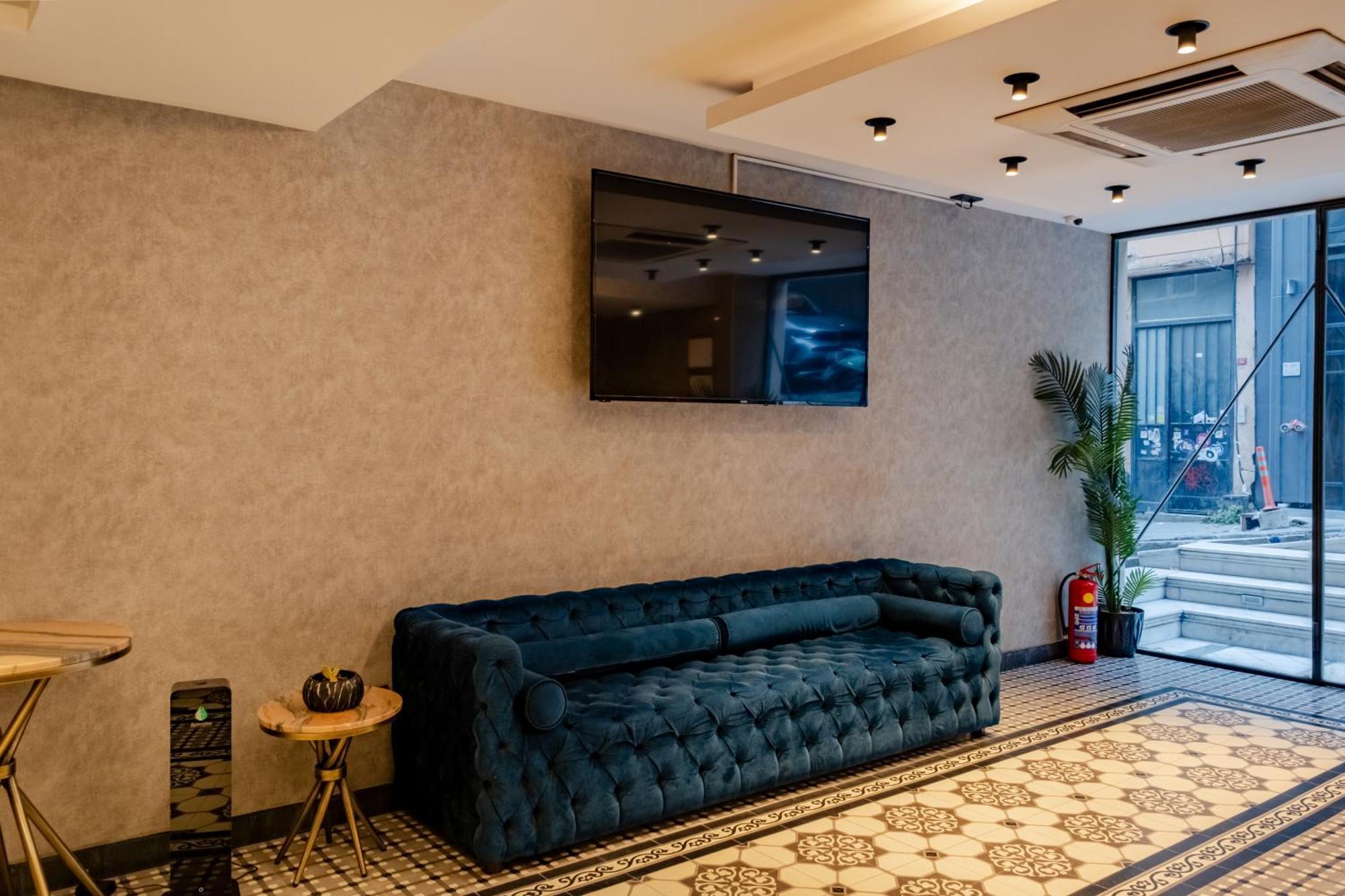 Hotel Of *
